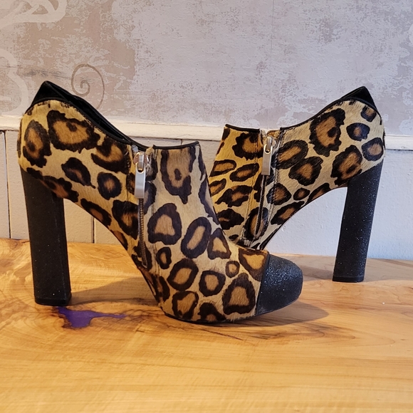 Sam Edelman leopard booties - Picture 2 of 8